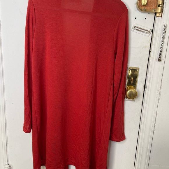 Size Large red cardigan - Picture 4 of 4